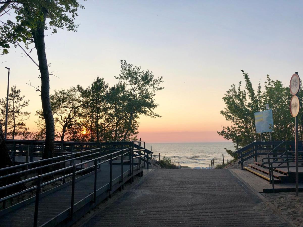 Bialy Z Tarasem W Playa Baltis Miedzyzdroje